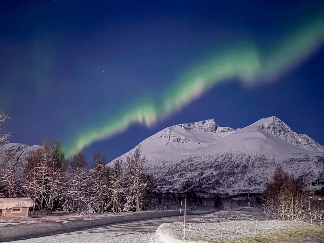 Best Northern Lights Tours & Destinations by Adeli Kenya Safaris 26 Discover the best Northern Lights tours in Norway, Finland, Sweden, Iceland, Canada and Alaska. Plan your dream aurora holiday with Adeli Kenya Safaris.