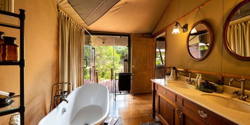 Elewana-Sand-River-Luxury-Tent-bathroom